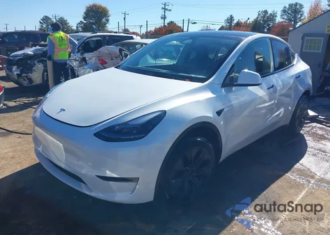 2024 Tesla Model Y Long Range Dual Motor All-Wheel Drive/Rwd from USA, damaged, VIN 7SAYGDED1RA321710